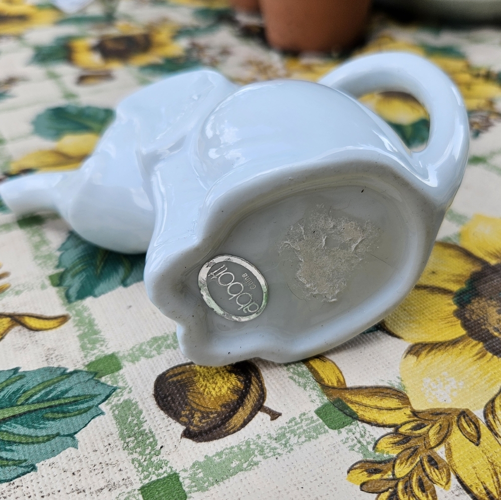 Small Elephant Cream Pitcher - Picture 3 of 3
